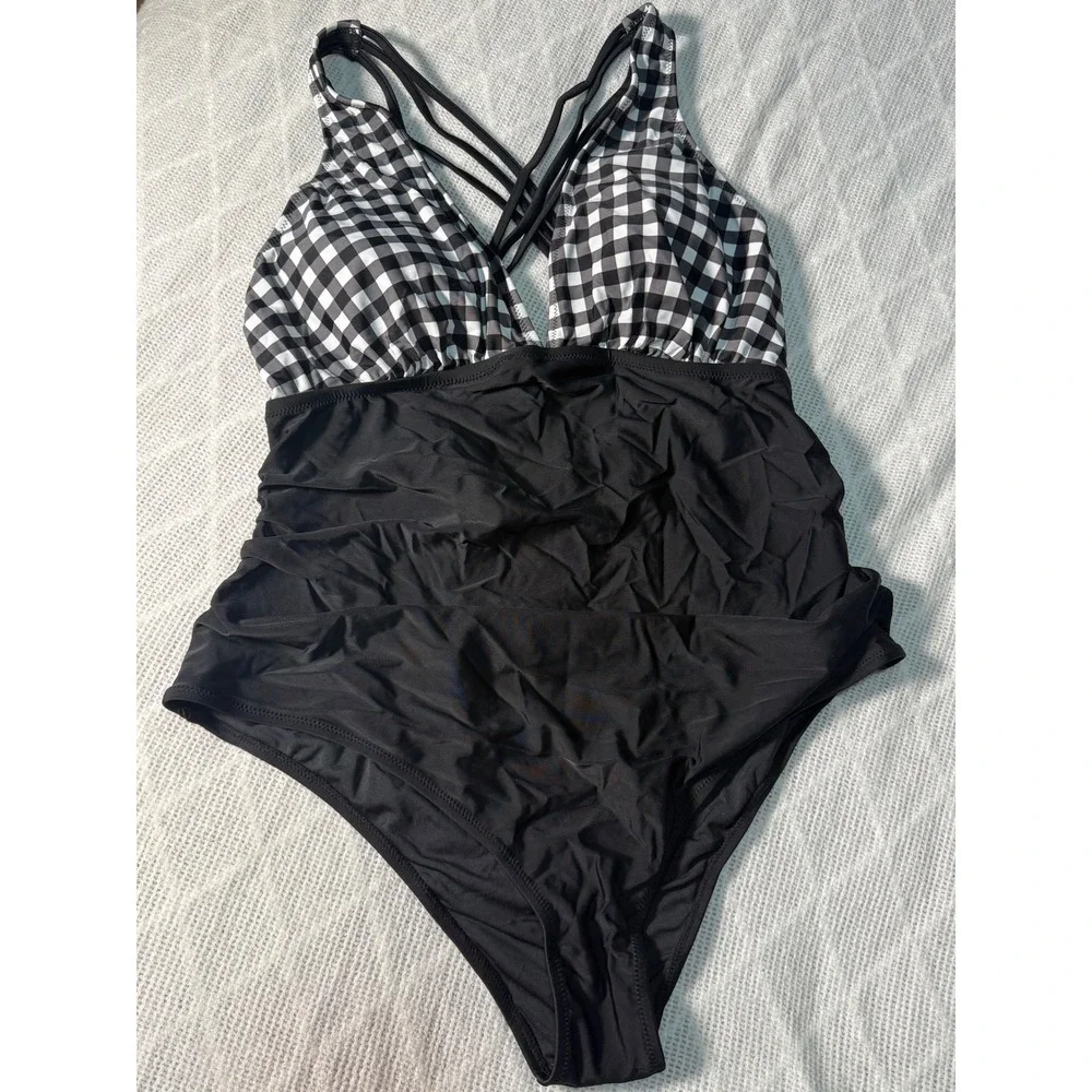 Cupshe Black and White Gingham Ruched Plus‎ Size One Piece Swimsuit size 1X